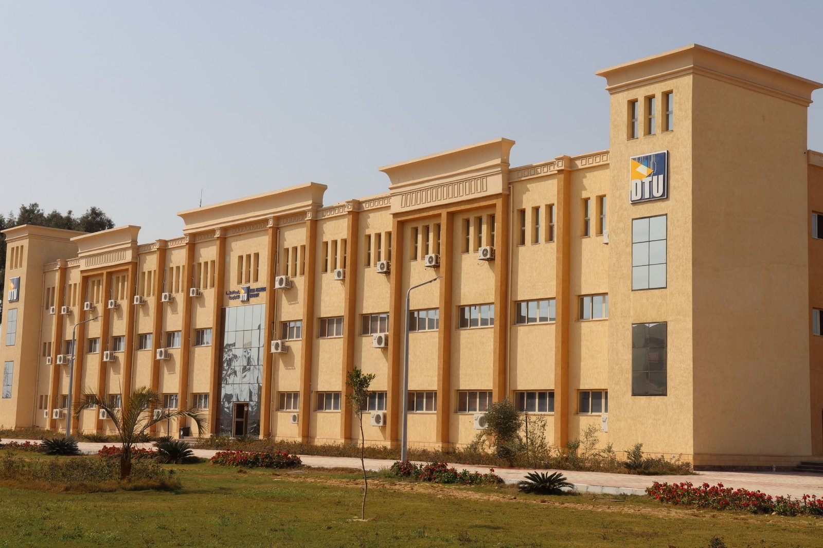 رئيس جامعة الدلتا التكنولوجية: نقدم برامج تعليمية متميزة ونؤهل الطلاب لسوق العمل