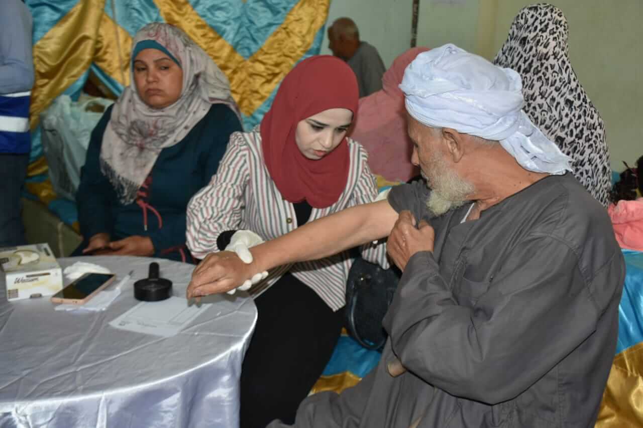 جامعة مدينة السادات تطلق قافلة طبية مجانية في قرية كفر سنجلف الجديدة بالمنوفية