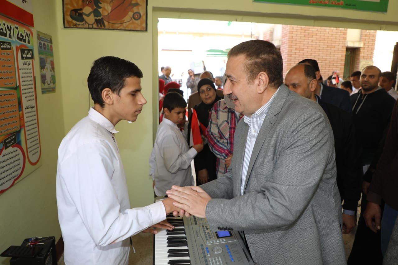 محافظ المنوفية  يصرف 50  ألف جنيه لمدرسة النور للمكفوفين بشبين الكوم